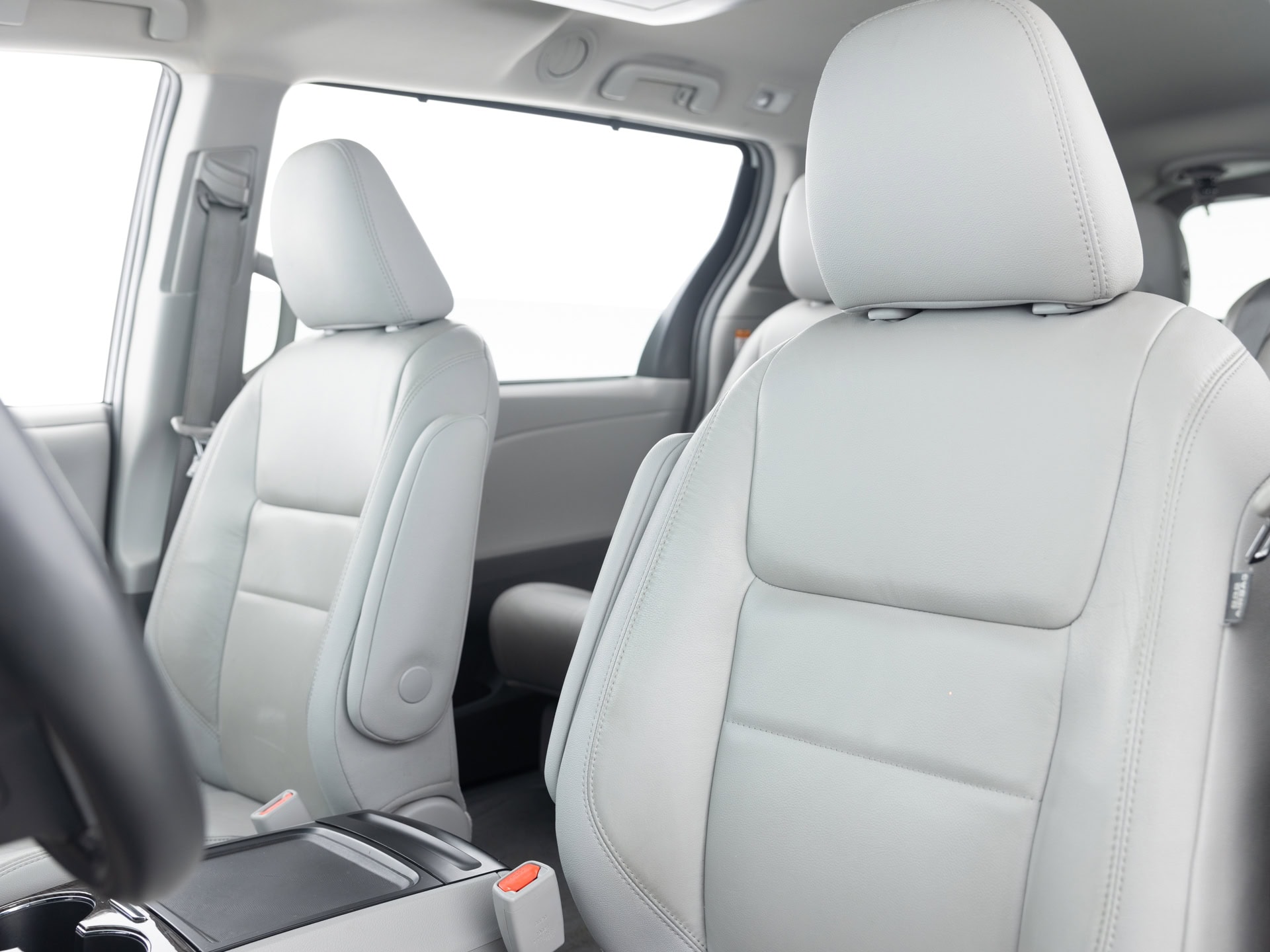 Used White Toyota Sienna Van-14 for Sale