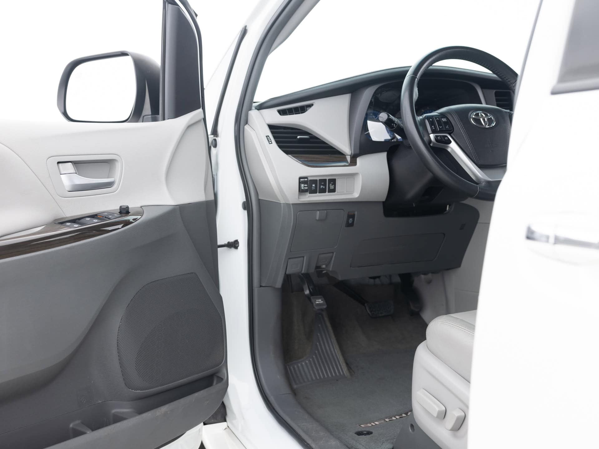 Used White Toyota Sienna Van-16 for Sale