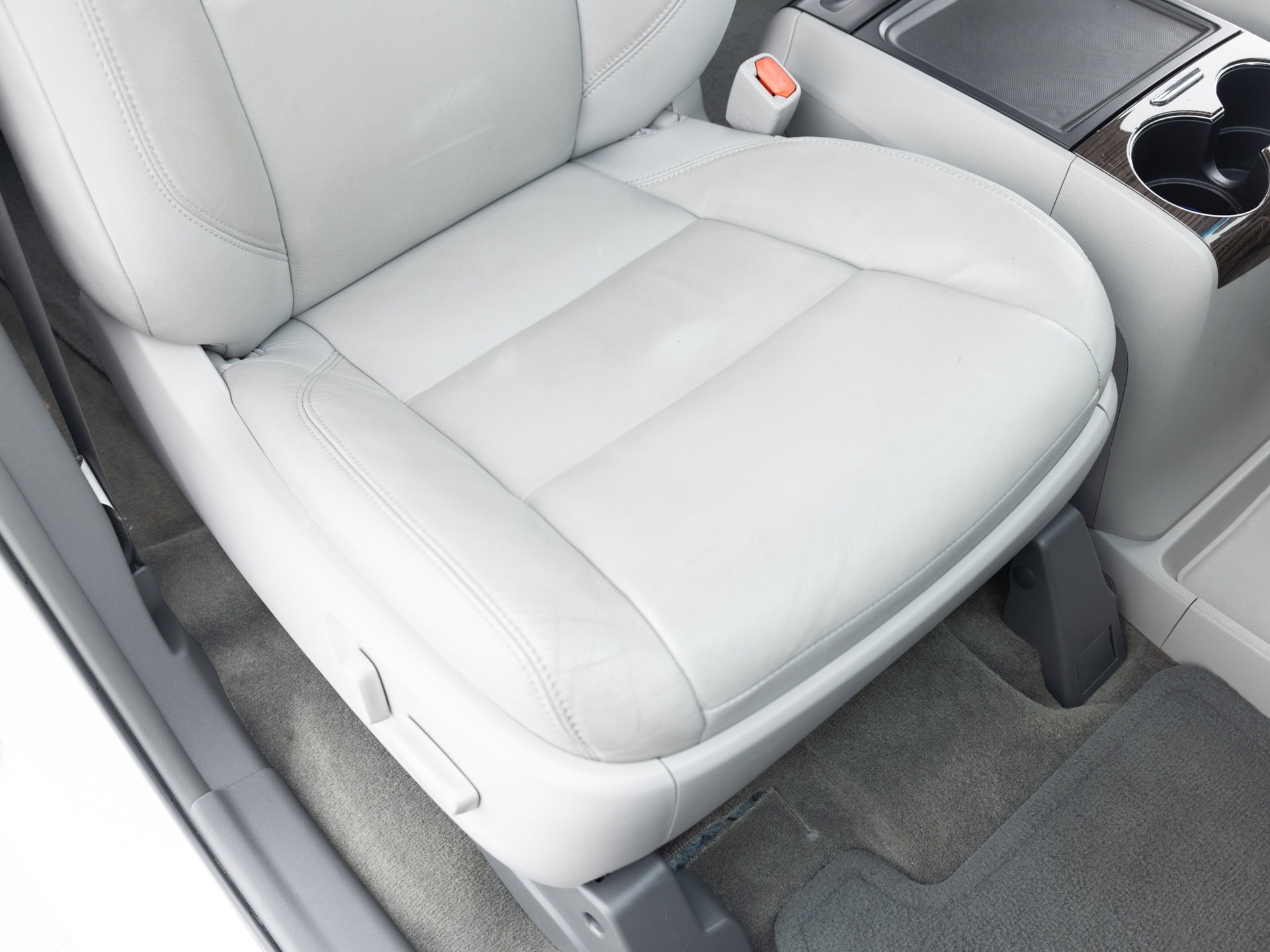 Used White Toyota Sienna Van-17 for Sale