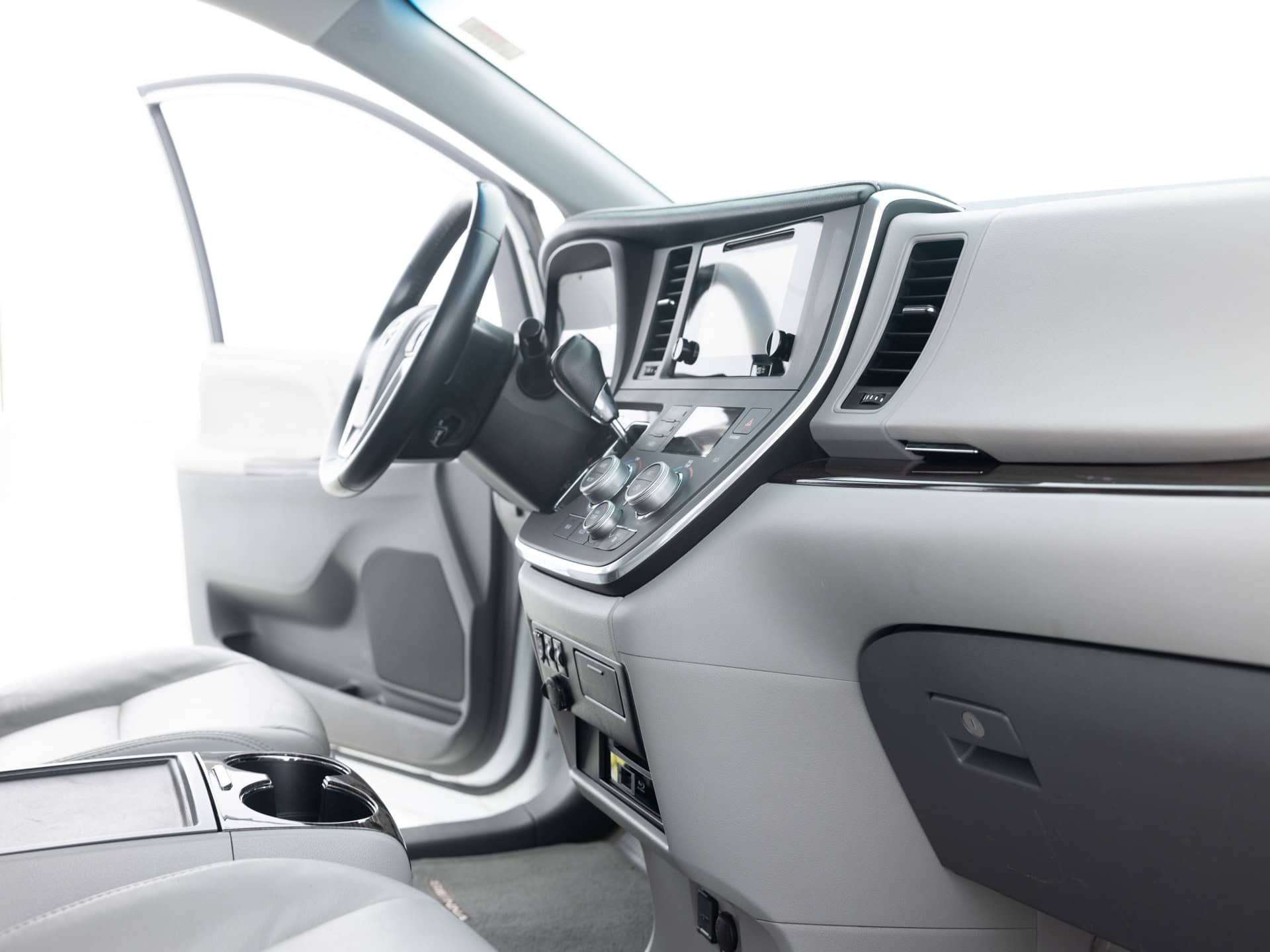 Used White Toyota Sienna Van-19 for Sale