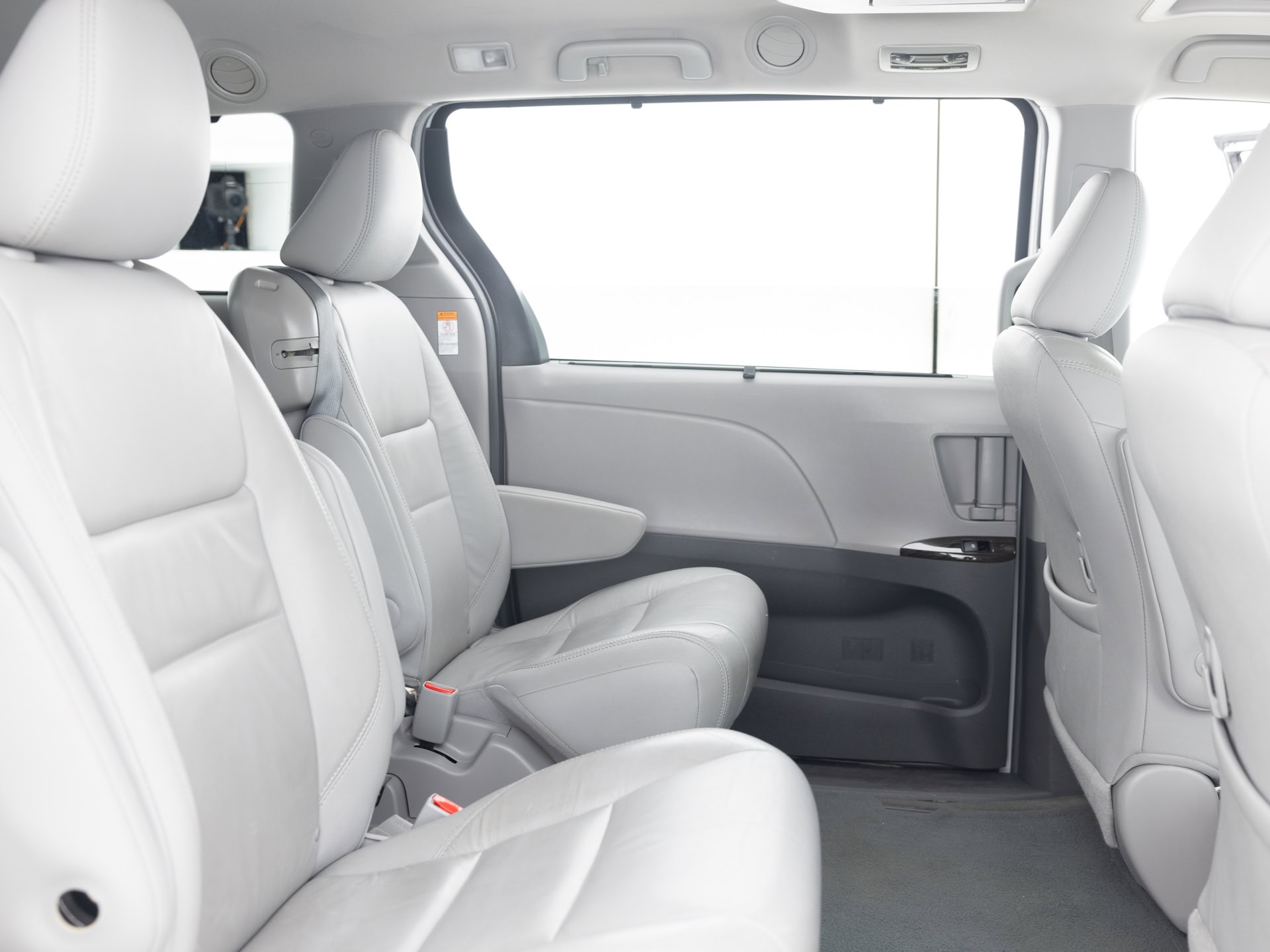 Used White Toyota Sienna Van-21 for Sale