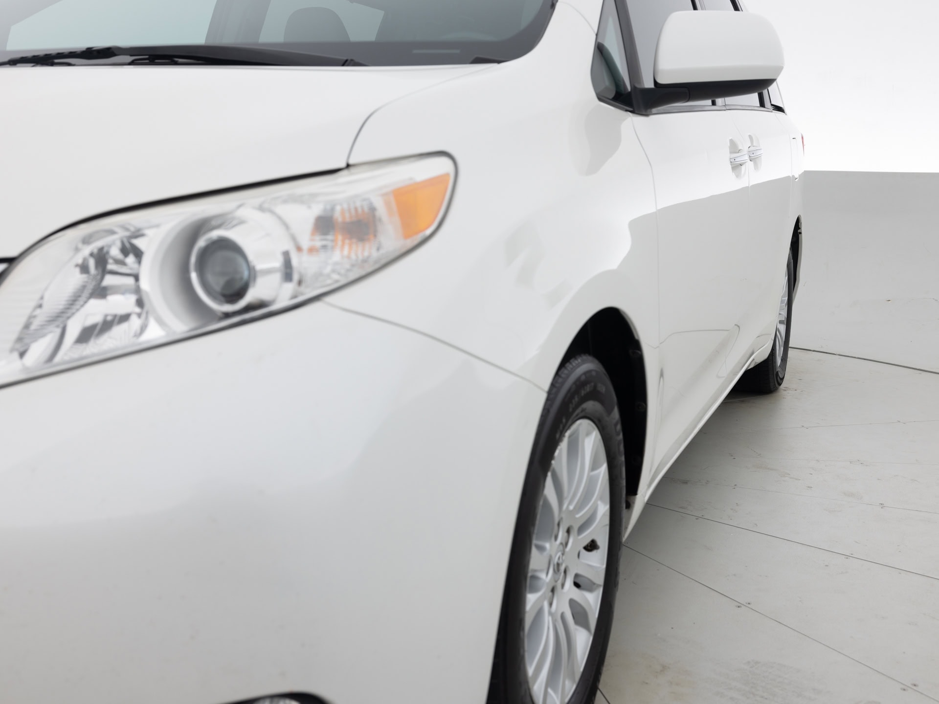 Used White Toyota Sienna Van-3 for Sale