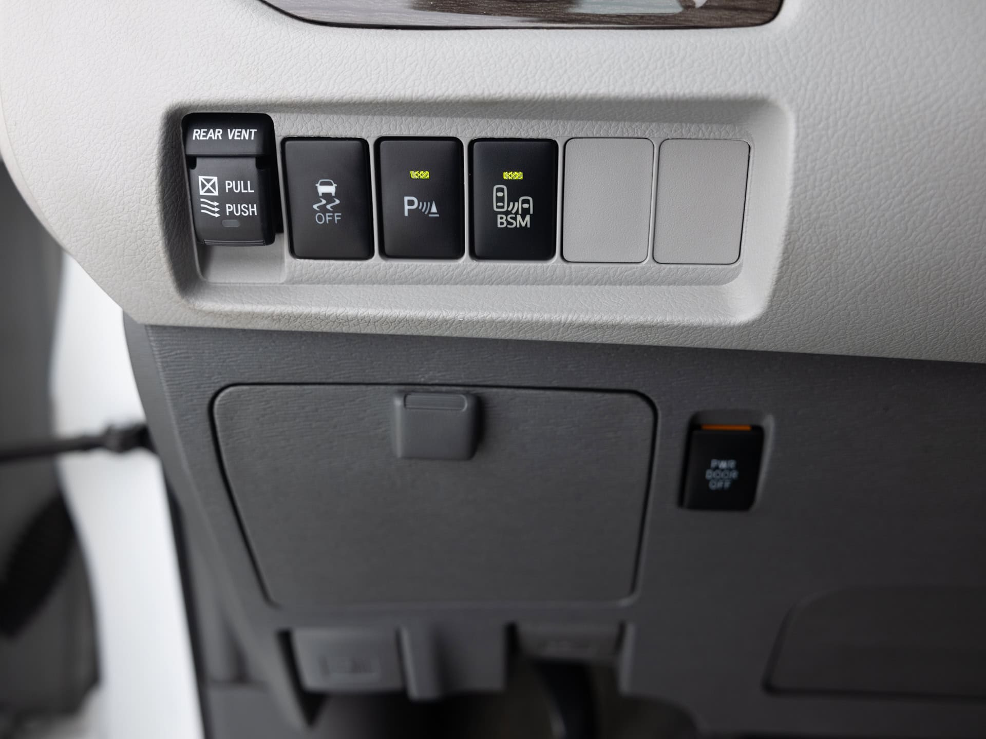 Used White Toyota Sienna Van-31 for Sale