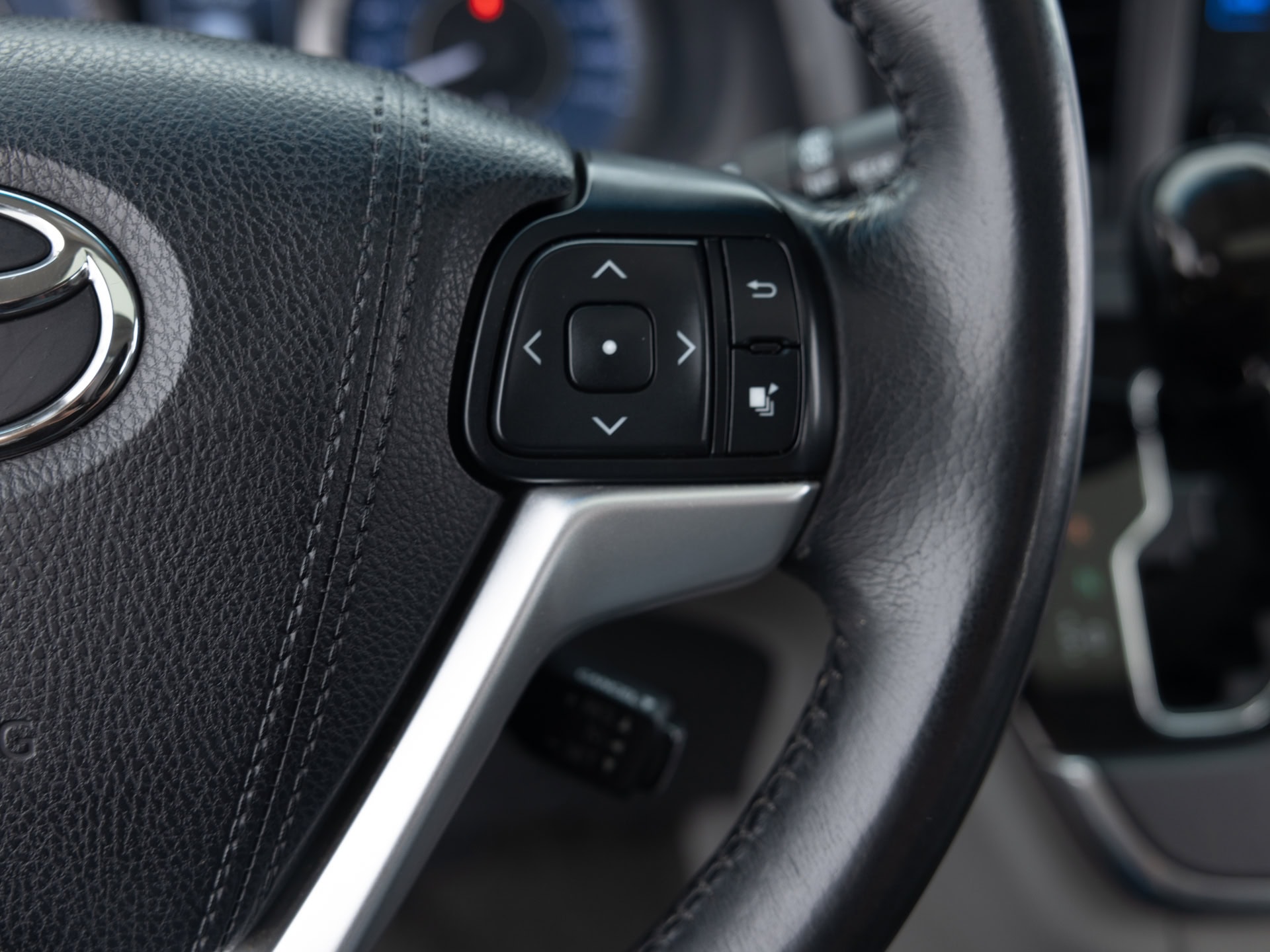 Used White Toyota Sienna Van-33 for Sale