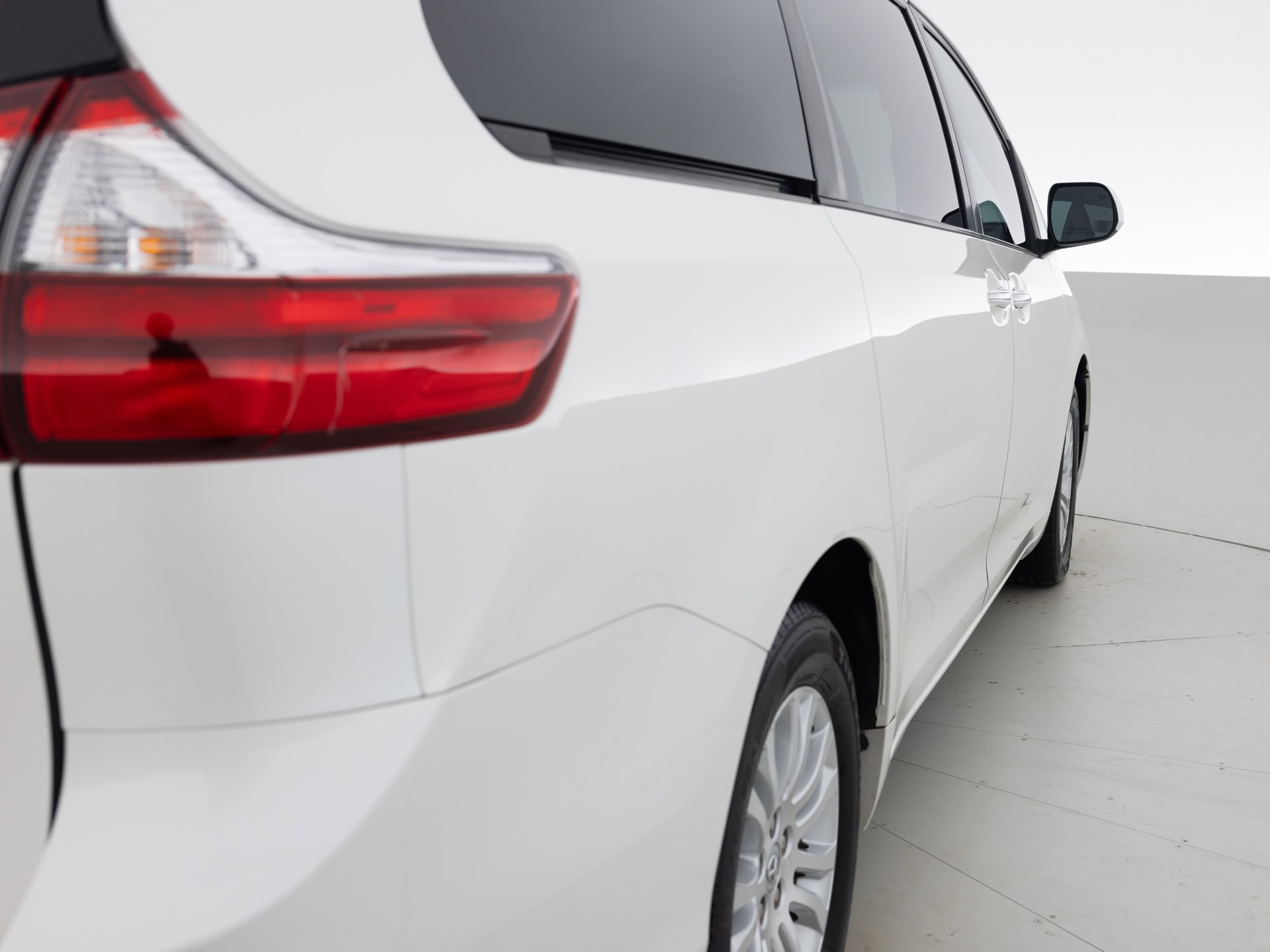 Used White Toyota Sienna Van-5 for Sale