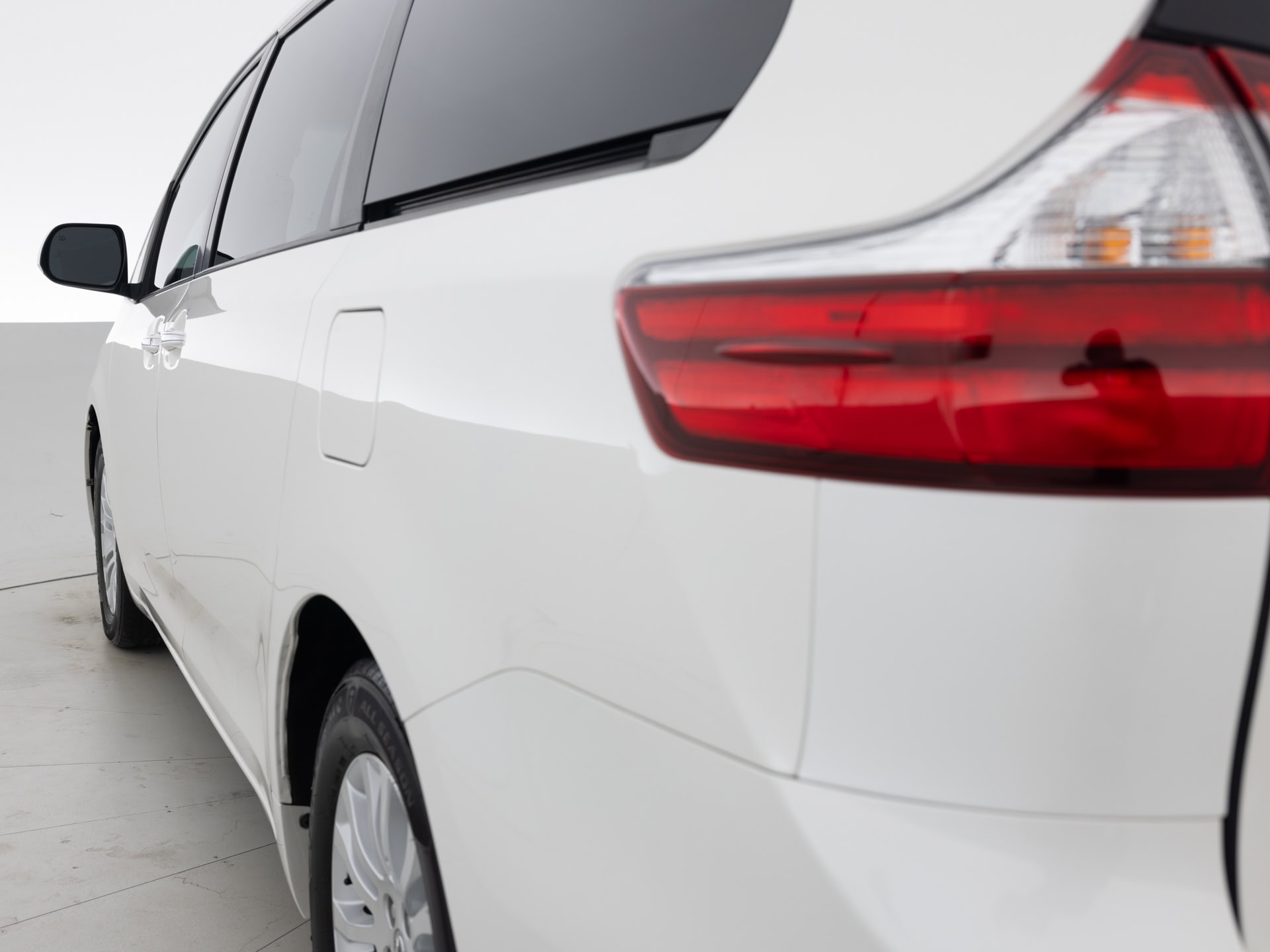 Used White Toyota Sienna Van-6 for Sale