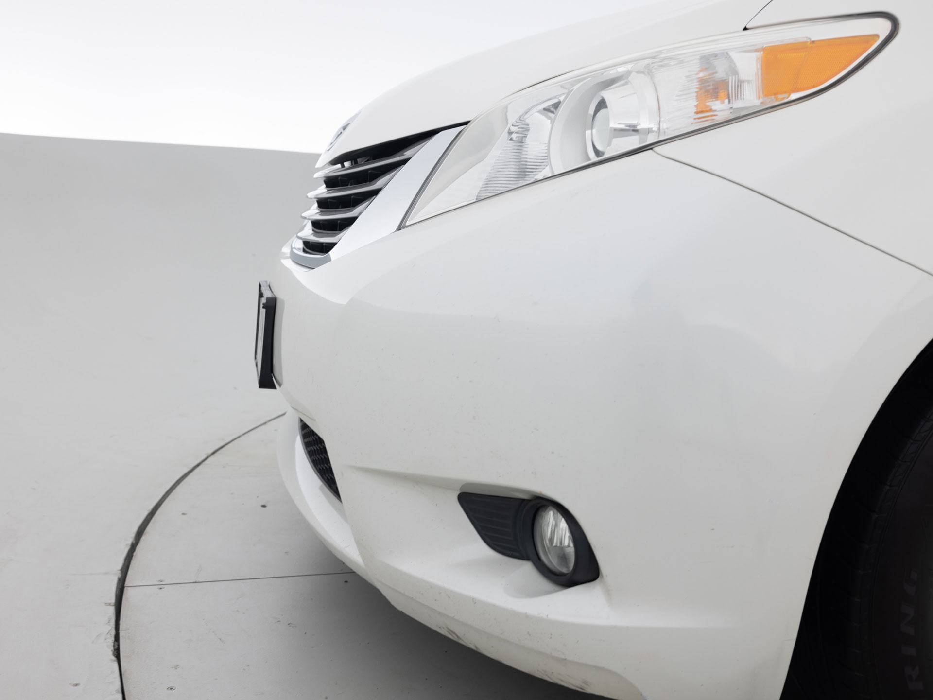 Used White Toyota Sienna Van-7 for Sale
