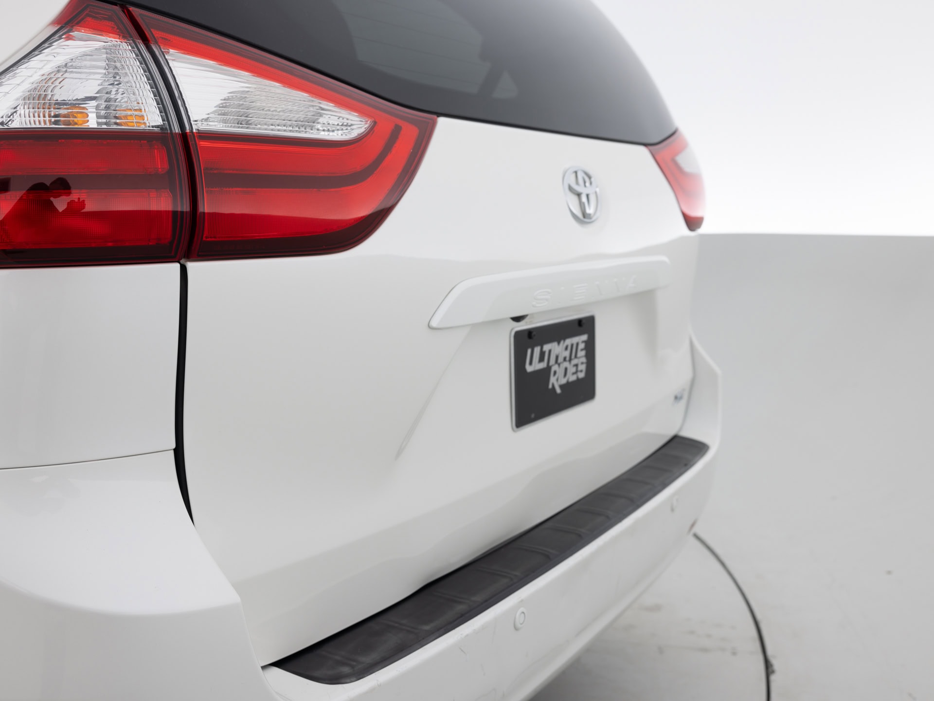 Used White Toyota Sienna Van-8 for Sale